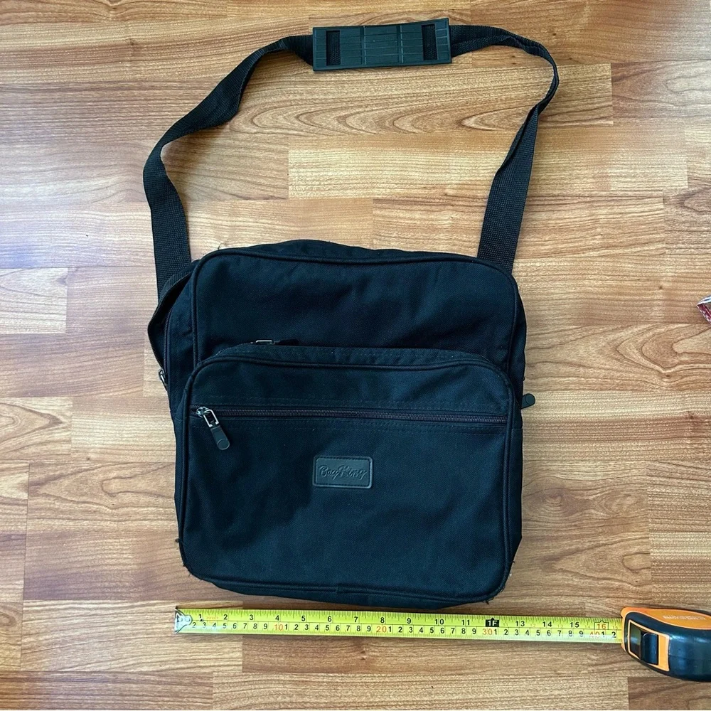 4/$15 One Bay King shoulder bag